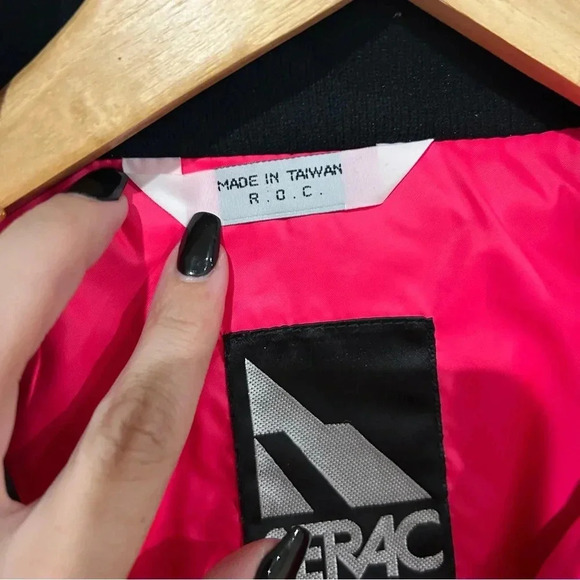 Serac Women’s Size Medium Hot Pink Windbreaker - Picture 3 of 5
